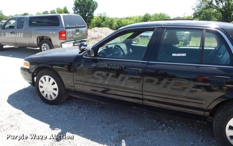 image for item DJ9573 2006 Ford Crown Victoria Police Interceptor