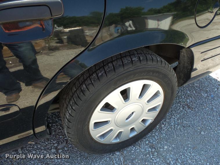 image for item DJ9573 2006 Ford Crown Victoria Police Interceptor