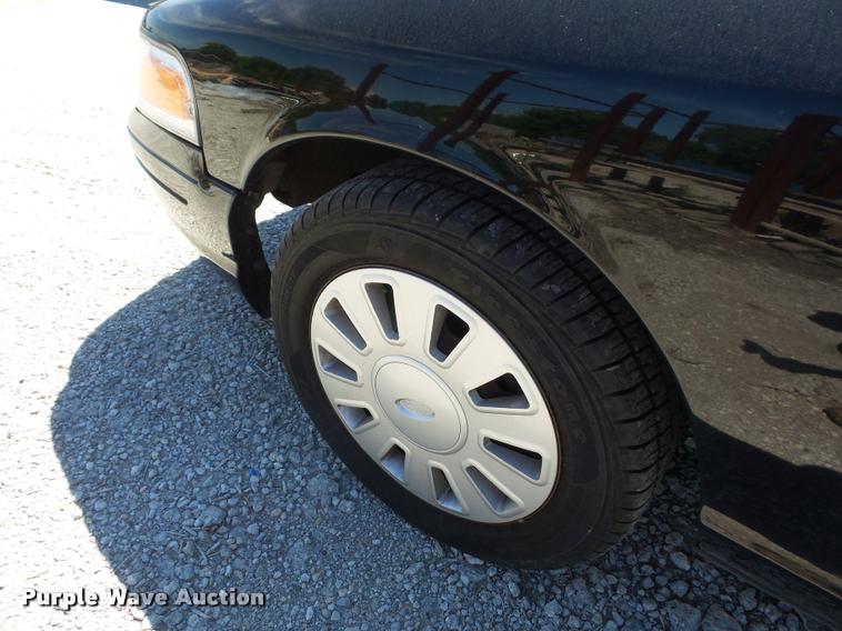 image for item DJ9573 2006 Ford Crown Victoria Police Interceptor