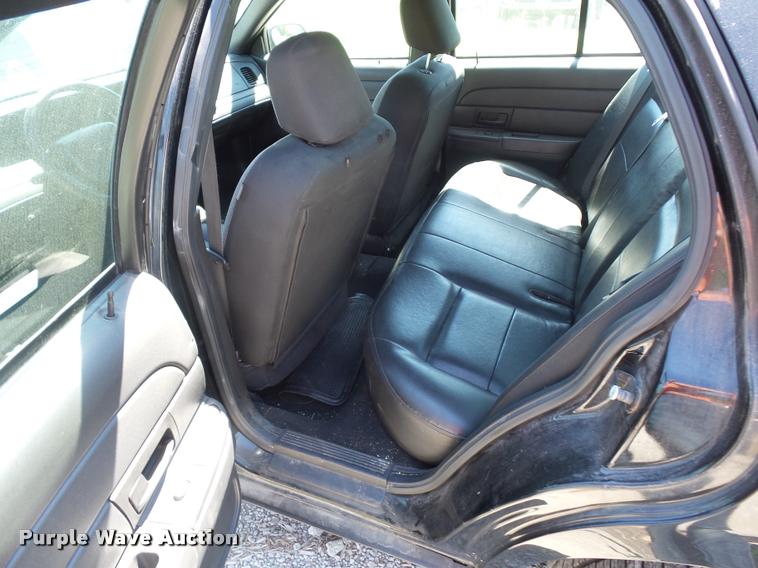 image for item DJ9573 2006 Ford Crown Victoria Police Interceptor