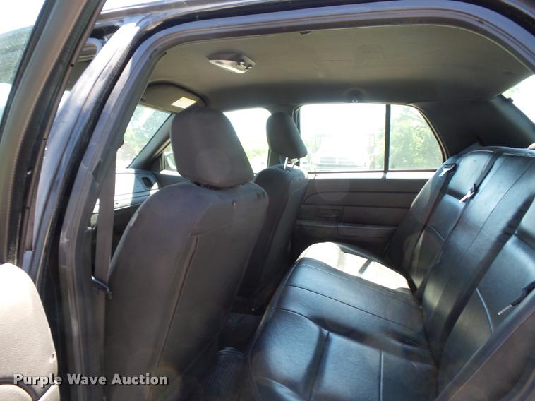 image for item DJ9573 2006 Ford Crown Victoria Police Interceptor