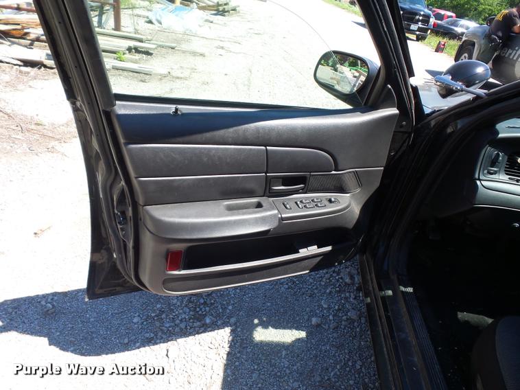 image for item DJ9573 2006 Ford Crown Victoria Police Interceptor