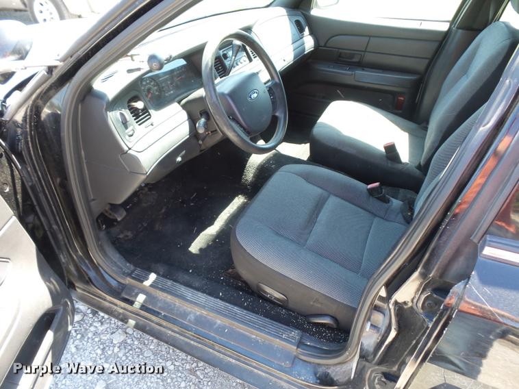 image for item DJ9573 2006 Ford Crown Victoria Police Interceptor