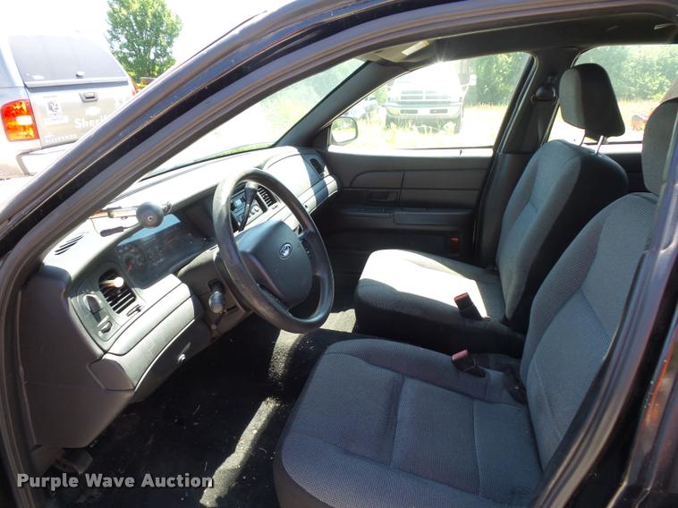 image for item DJ9573 2006 Ford Crown Victoria Police Interceptor