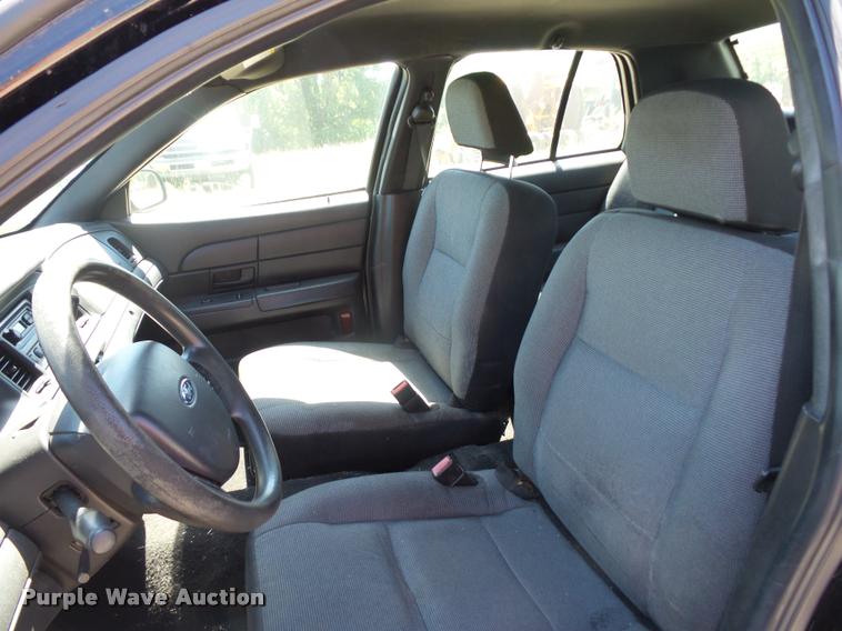 image for item DJ9573 2006 Ford Crown Victoria Police Interceptor