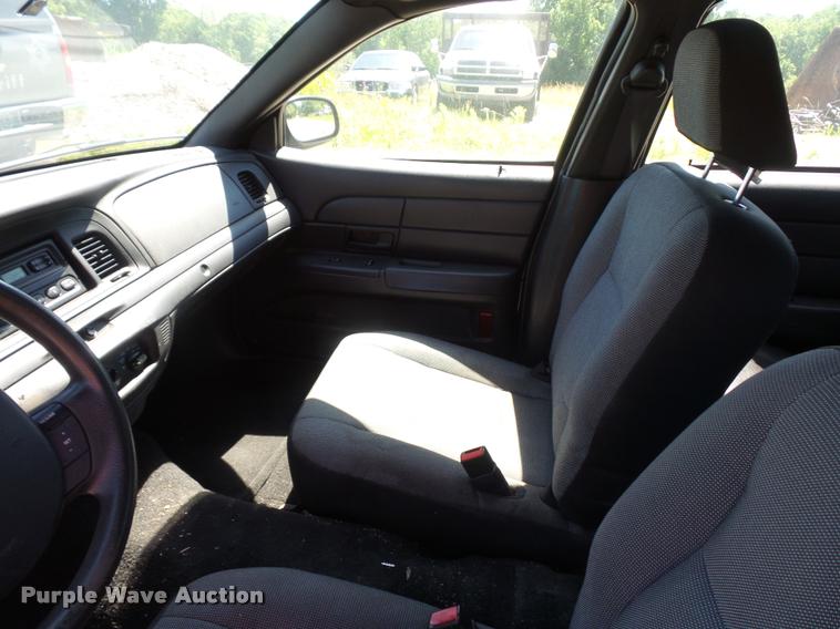 image for item DJ9573 2006 Ford Crown Victoria Police Interceptor