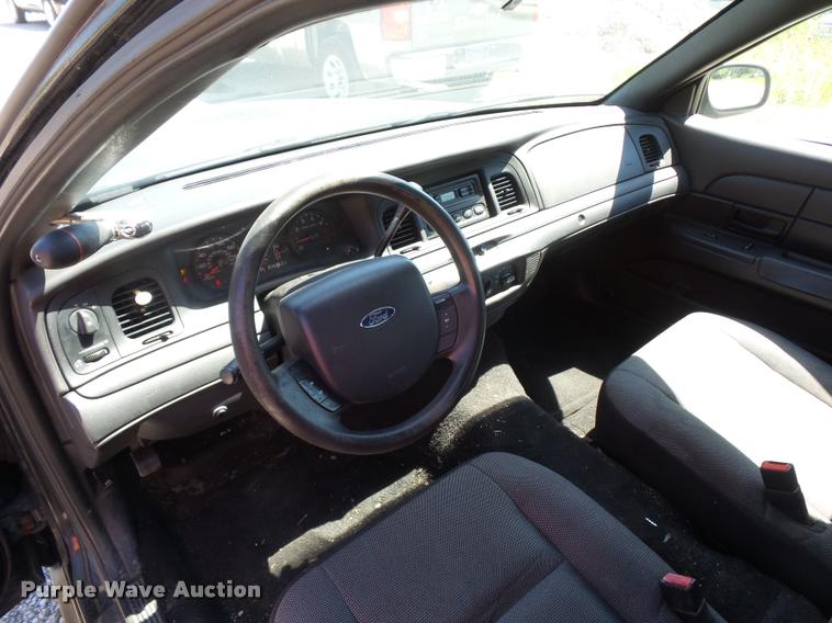 image for item DJ9573 2006 Ford Crown Victoria Police Interceptor