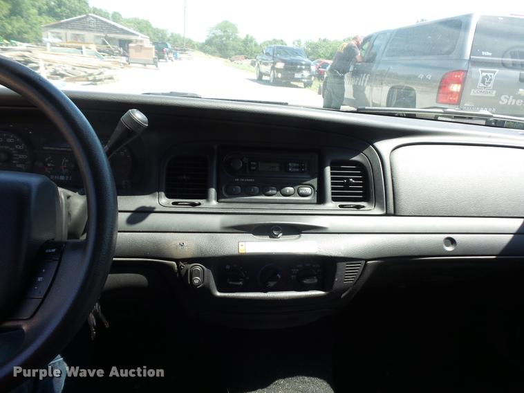 image for item DJ9573 2006 Ford Crown Victoria Police Interceptor