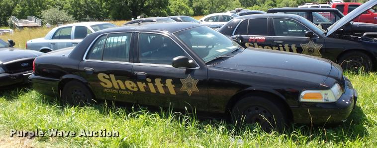 image for item DJ9574 2008 Ford Crown Victoria Police Interceptor