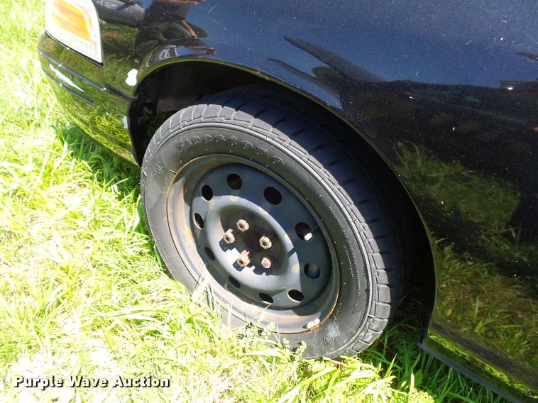 image for item DJ9574 2008 Ford Crown Victoria Police Interceptor