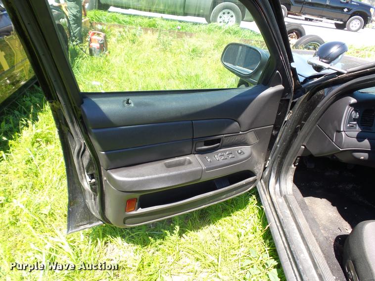 image for item DJ9574 2008 Ford Crown Victoria Police Interceptor