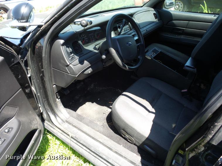 image for item DJ9574 2008 Ford Crown Victoria Police Interceptor