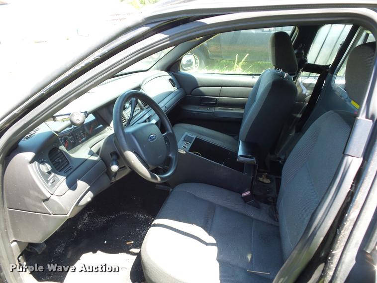 image for item DJ9574 2008 Ford Crown Victoria Police Interceptor
