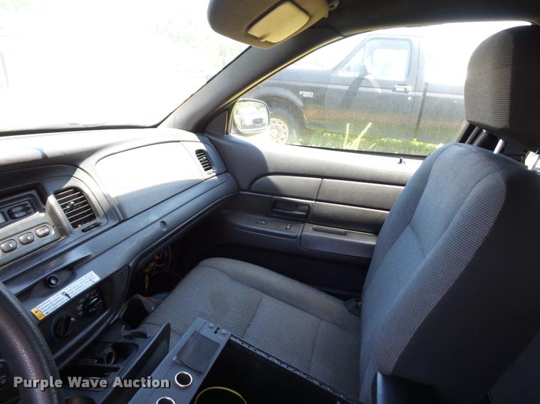 image for item DJ9574 2008 Ford Crown Victoria Police Interceptor