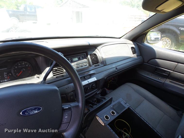 image for item DJ9574 2008 Ford Crown Victoria Police Interceptor