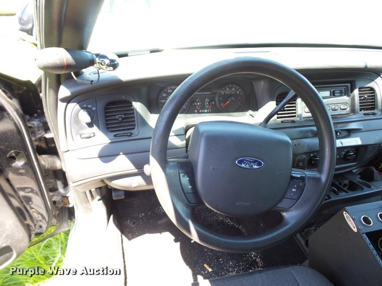 image for item DJ9574 2008 Ford Crown Victoria Police Interceptor