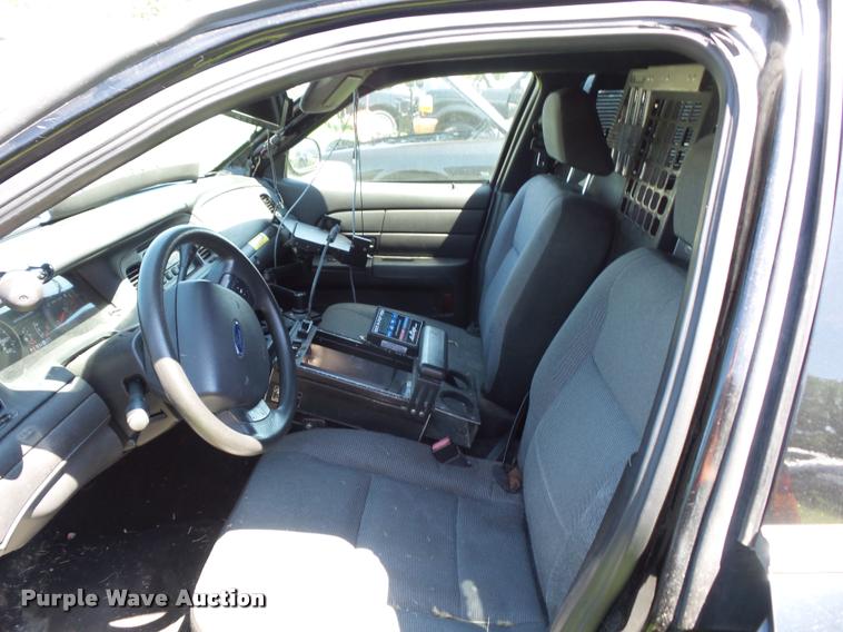 image for item DJ9575 2008 Ford Crown Victoria Police Interceptor