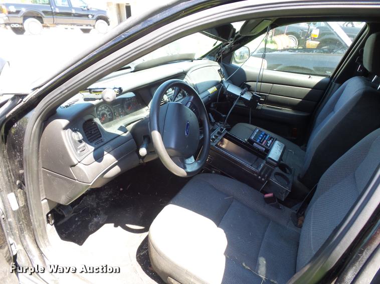 image for item DJ9575 2008 Ford Crown Victoria Police Interceptor