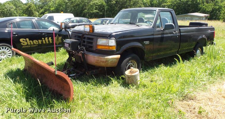 image for item DJ9576 1995 Ford F150 pickup truck