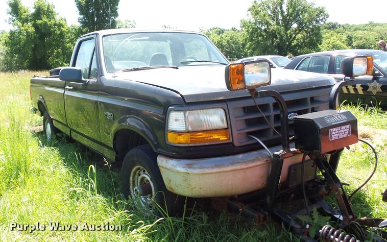 image for item DJ9576 1995 Ford F150 pickup truck