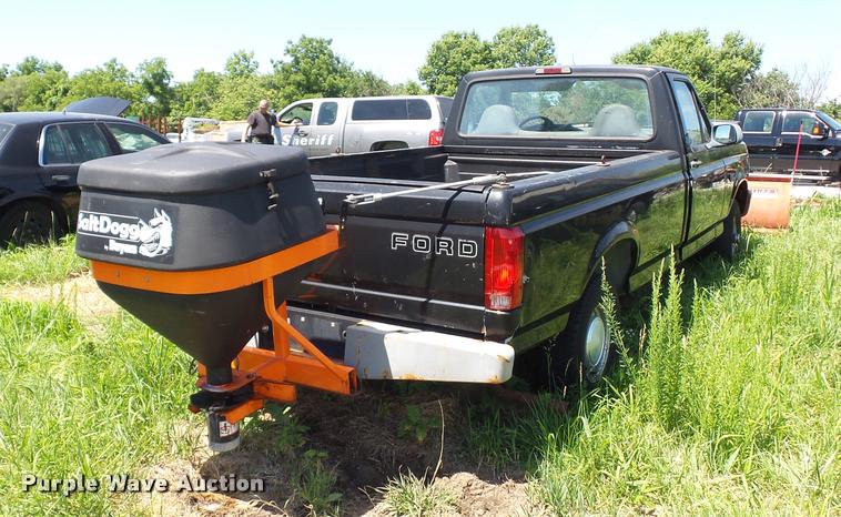 image for item DJ9576 1995 Ford F150 pickup truck