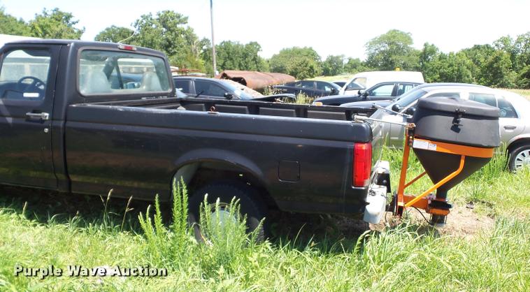 image for item DJ9576 1995 Ford F150 pickup truck