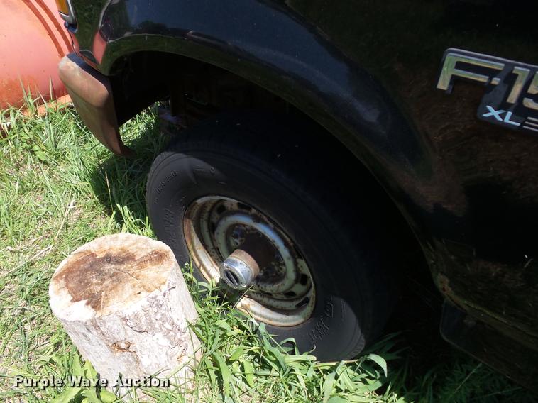 image for item DJ9576 1995 Ford F150 pickup truck