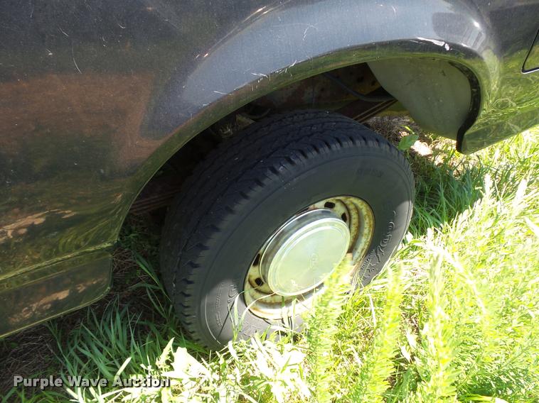 image for item DJ9576 1995 Ford F150 pickup truck