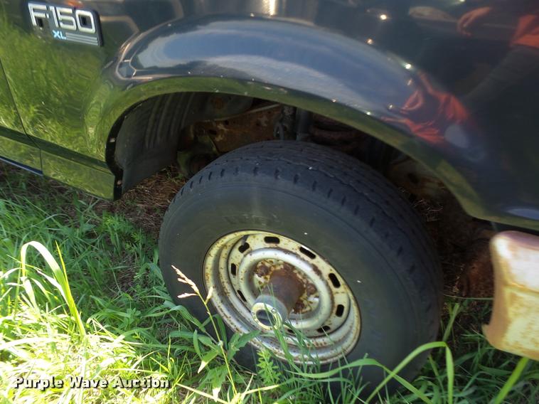 image for item DJ9576 1995 Ford F150 pickup truck