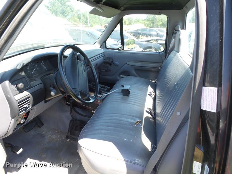 image for item DJ9576 1995 Ford F150 pickup truck