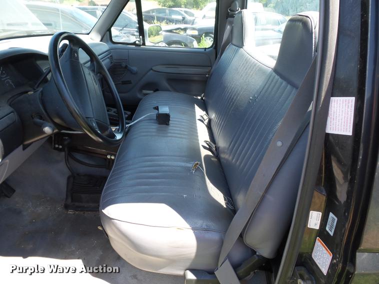 image for item DJ9576 1995 Ford F150 pickup truck