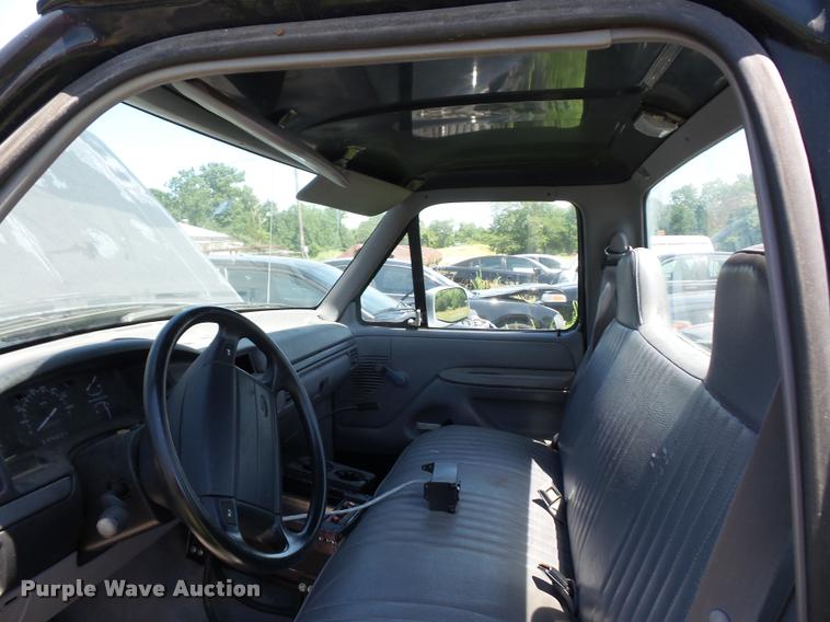 image for item DJ9576 1995 Ford F150 pickup truck