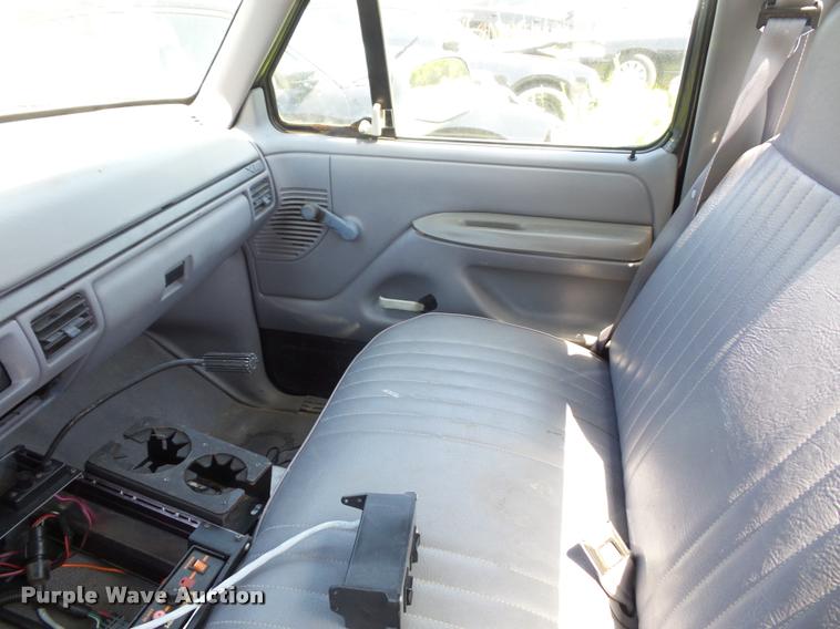 image for item DJ9576 1995 Ford F150 pickup truck