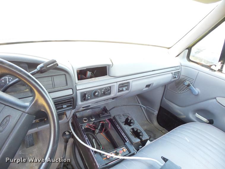 image for item DJ9576 1995 Ford F150 pickup truck