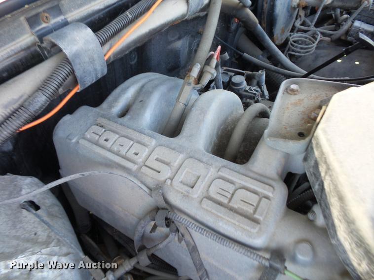 image for item DJ9576 1995 Ford F150 pickup truck