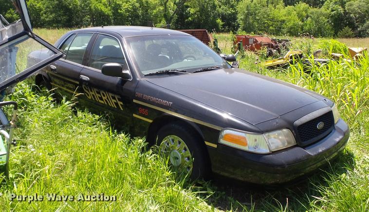 image for item DJ9579 2003 Ford Crown Victoria Police Interceptor