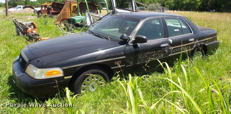 image for item DJ9579 2003 Ford Crown Victoria Police Interceptor