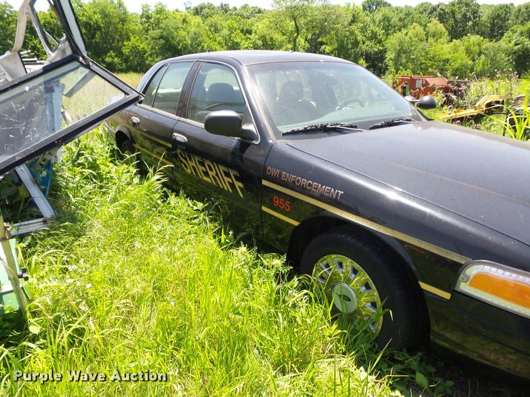 image for item DJ9579 2003 Ford Crown Victoria Police Interceptor