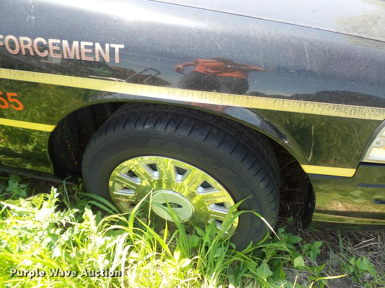 image for item DJ9579 2003 Ford Crown Victoria Police Interceptor