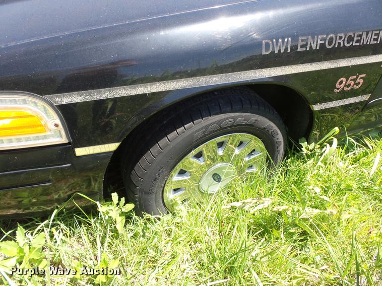 image for item DJ9579 2003 Ford Crown Victoria Police Interceptor