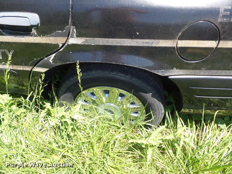 image for item DJ9579 2003 Ford Crown Victoria Police Interceptor