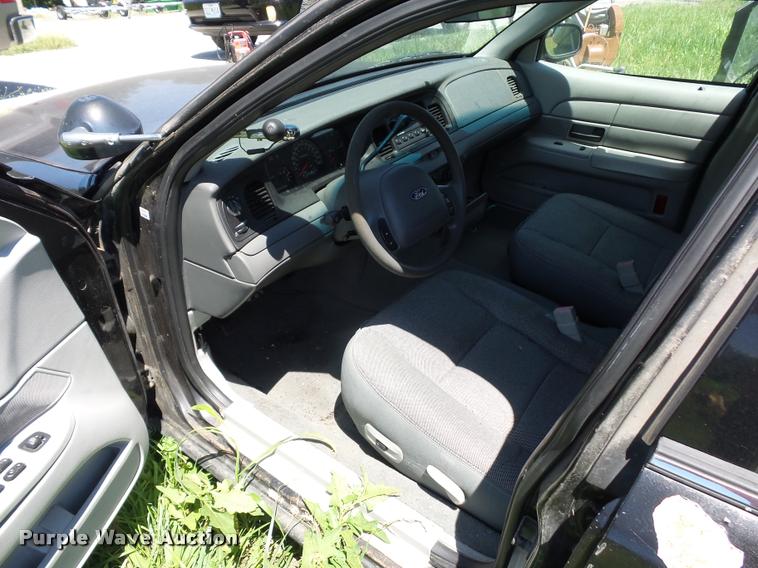 image for item DJ9579 2003 Ford Crown Victoria Police Interceptor