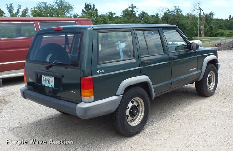 image for item DJ9580 1999 Jeep Cherokee SUV