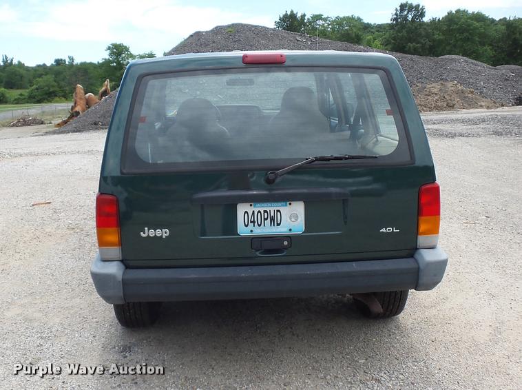 image for item DJ9580 1999 Jeep Cherokee SUV