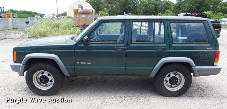 image for item DJ9580 1999 Jeep Cherokee SUV