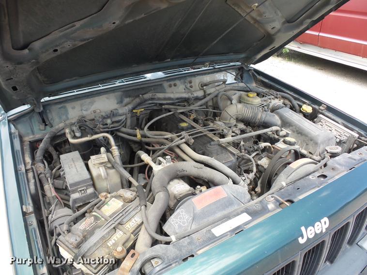 image for item DJ9580 1999 Jeep Cherokee SUV