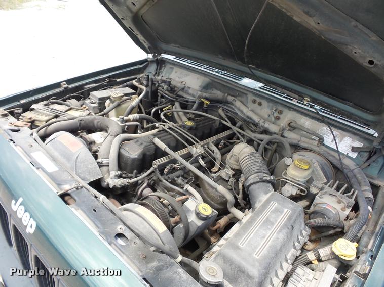 image for item DJ9580 1999 Jeep Cherokee SUV