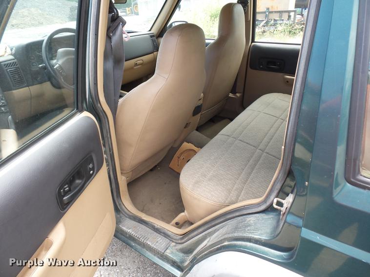 image for item DJ9580 1999 Jeep Cherokee SUV