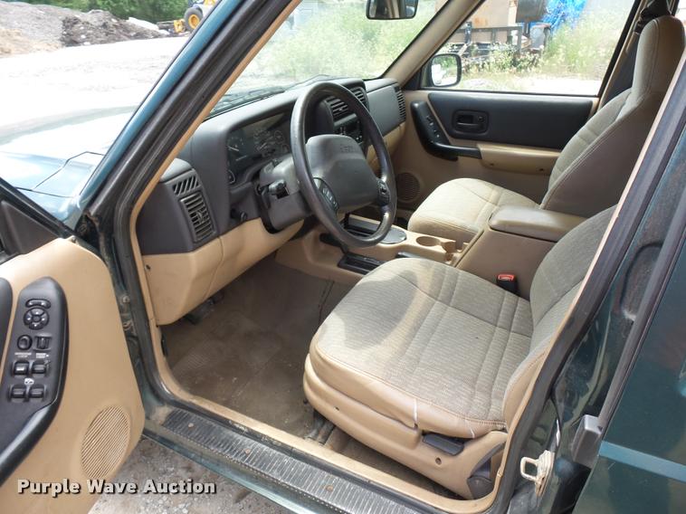 image for item DJ9580 1999 Jeep Cherokee SUV