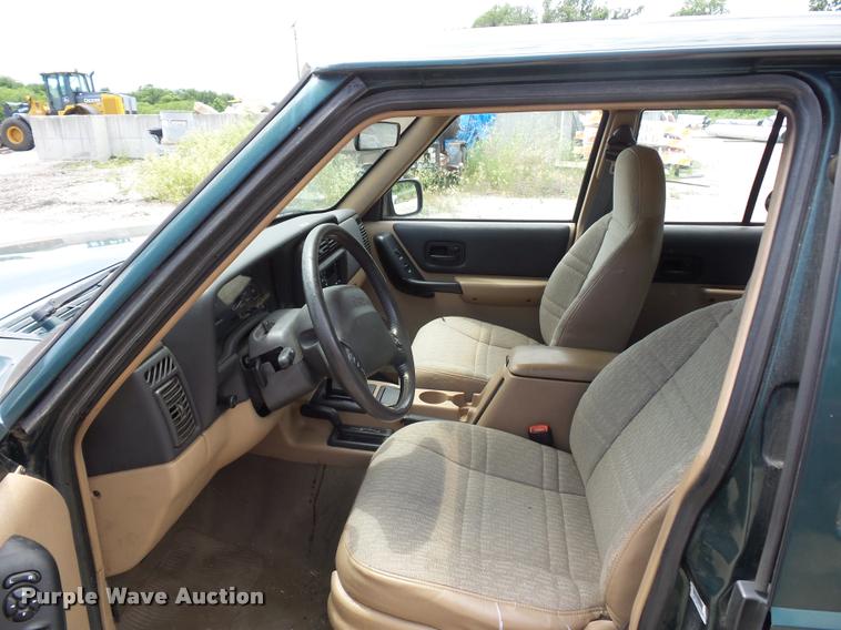 image for item DJ9580 1999 Jeep Cherokee SUV